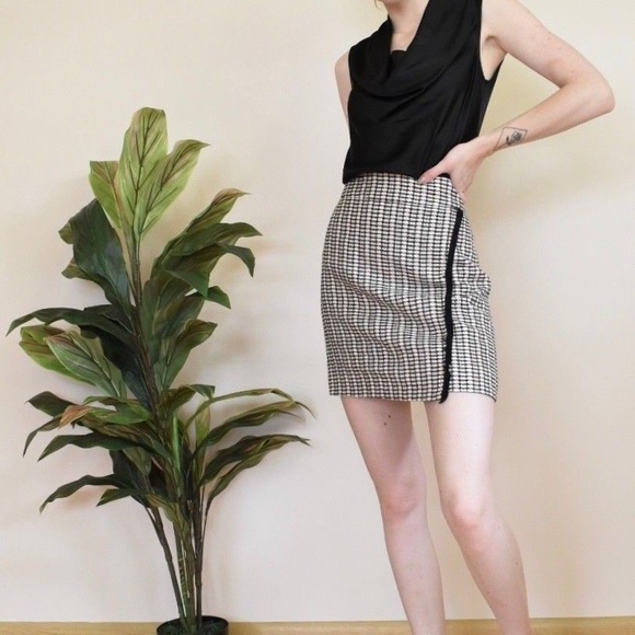 J. Crew Dresses & Skirts - J Crew Pink and Black Tweed Mini Skirt